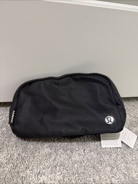Lululemon Everywhere Belt Bag Black 1L